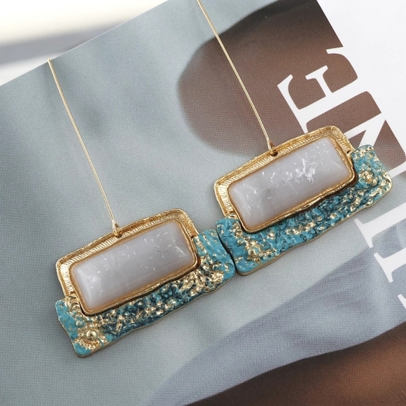 Earring - Picture 4 of 4